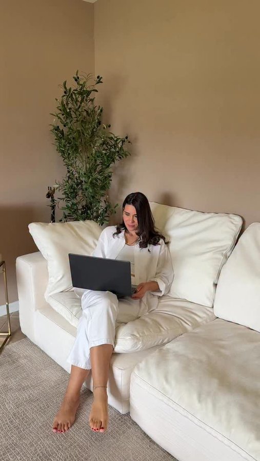 Instagram post by @myusalifee for AliExpress. Caption reads: This whole shopping and unboxing experience was so....