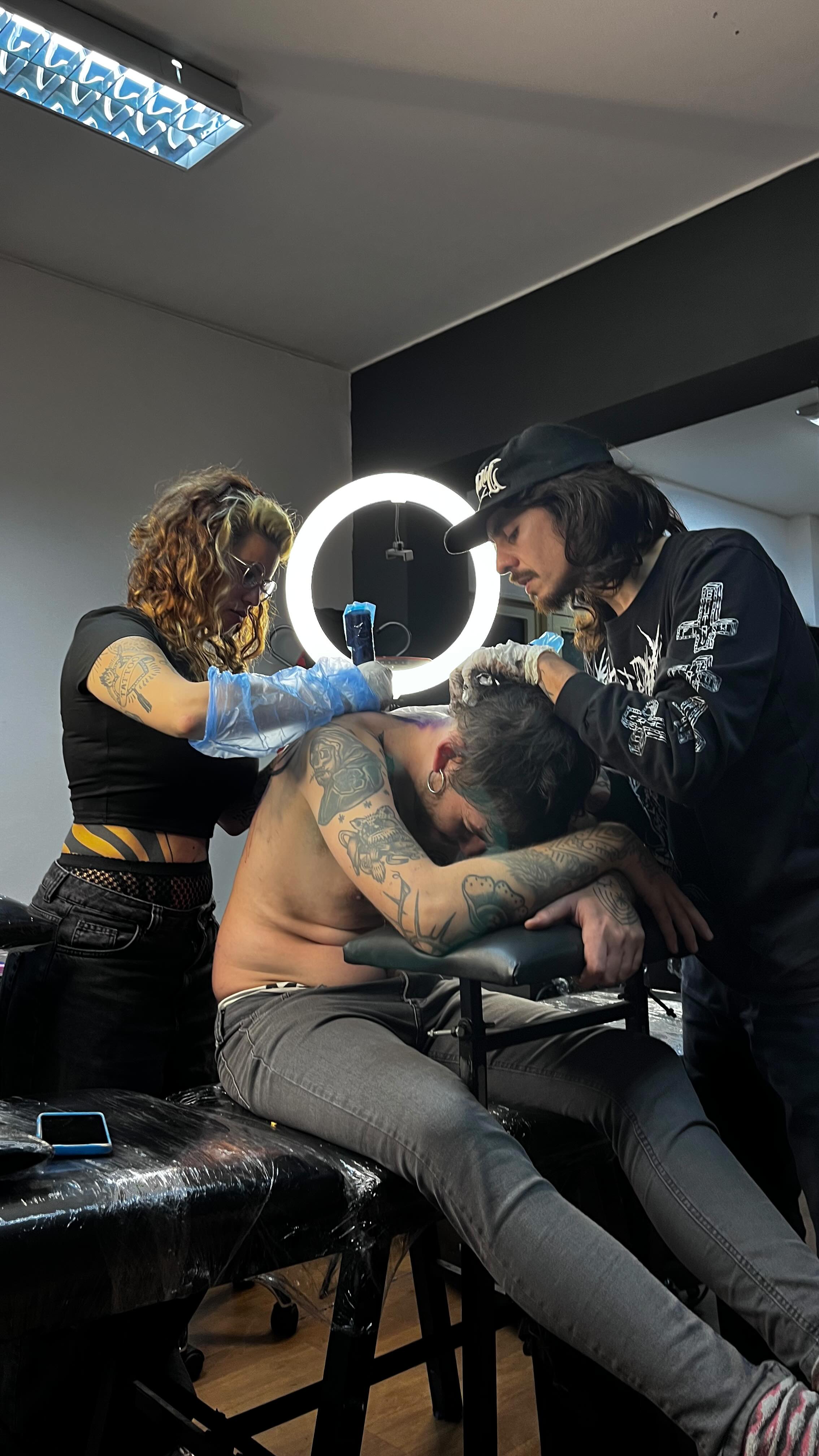 Instagram post by @vicecolors_official for Tattoodo. Caption reads: Qué lindo es compartir 😆🙌 GRACIAS....