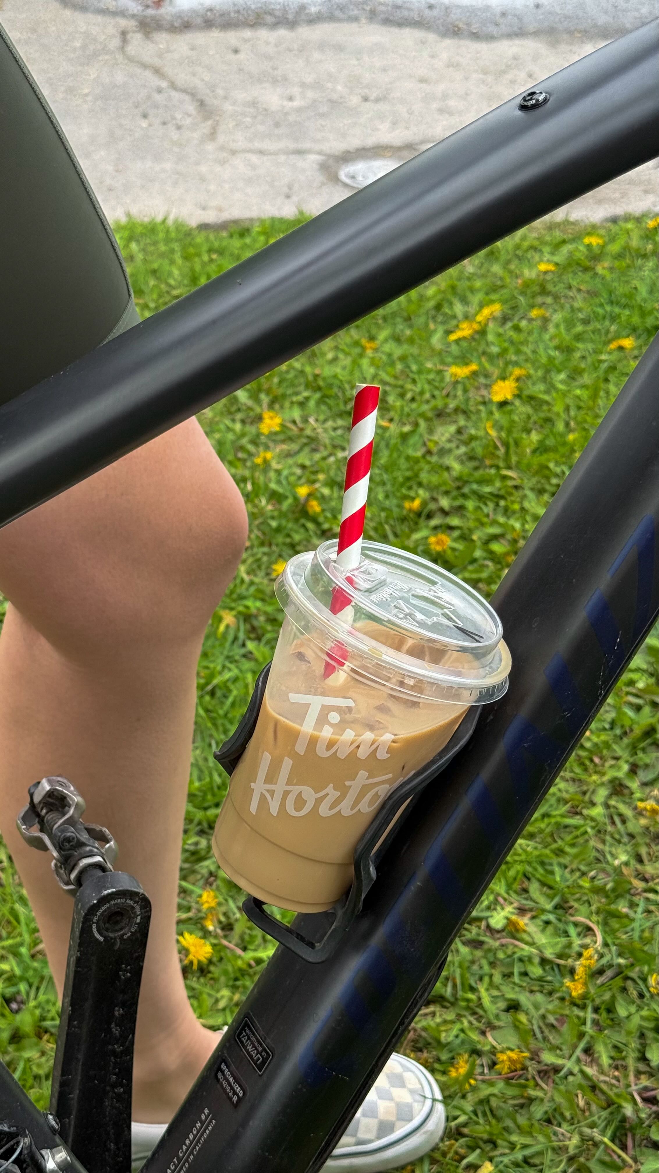 Instagram post by @annabelle.tp for Tim Hortons. Caption reads: #pub Tu sais c’est quoi la vraie motivation pour....