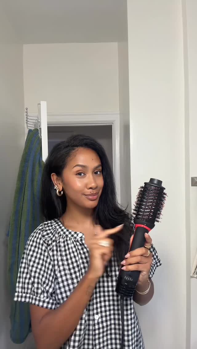 Instagram post by @rachelmariean for Revlon Hair Tools. Caption reads: Who knew styling my hair could be this fun? 😍....