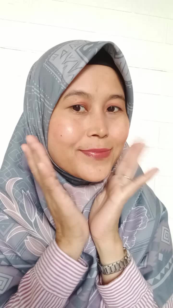 TikTok post by @yumizelda10 for Madame Gie Cosmetics. Caption reads: Bersih maksimal dengan micellar water by....