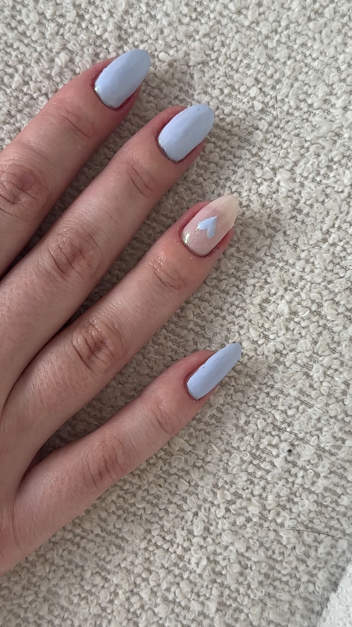 Instagram post by @nelavalentiina for Sally Hansen. Caption reads: Jak si udělat doma manikúru jako ze salonu? Za mě....