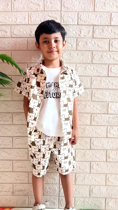 Instagram post by @world_of_sakshubaby for Hopscotch. Caption reads: @hopscotch.in just made my vacay [...].