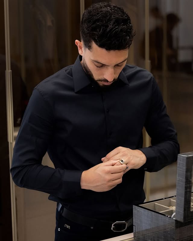 Instagram post by @alextelles13 for GLAMIRA. Caption reads: Nothing extra! Just excellence @glamira

#GLAMIRA....