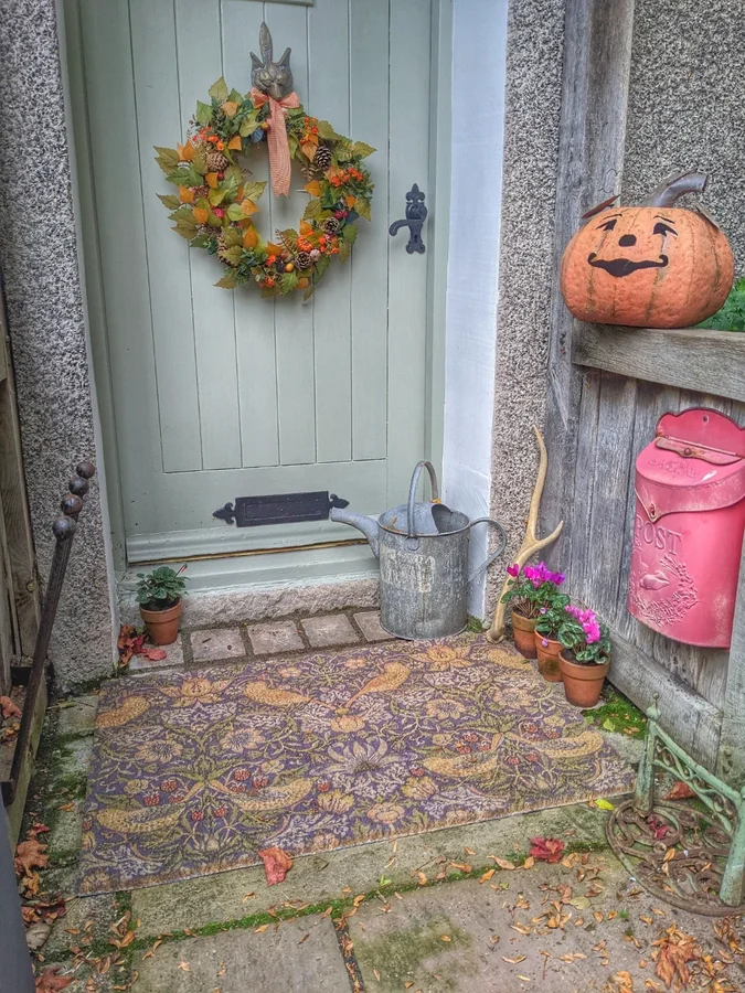 Instagram post by @cottagebythetarn for Artsy Mats. Caption reads: [...] this is a real beauty - it's from....