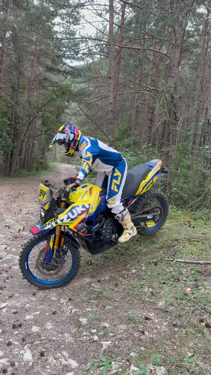 Instagram post by @tonipovedano94 for Cardo Systems. Caption reads: ✨ Momentos jugando con mi Suzuki @suzukimotoes....