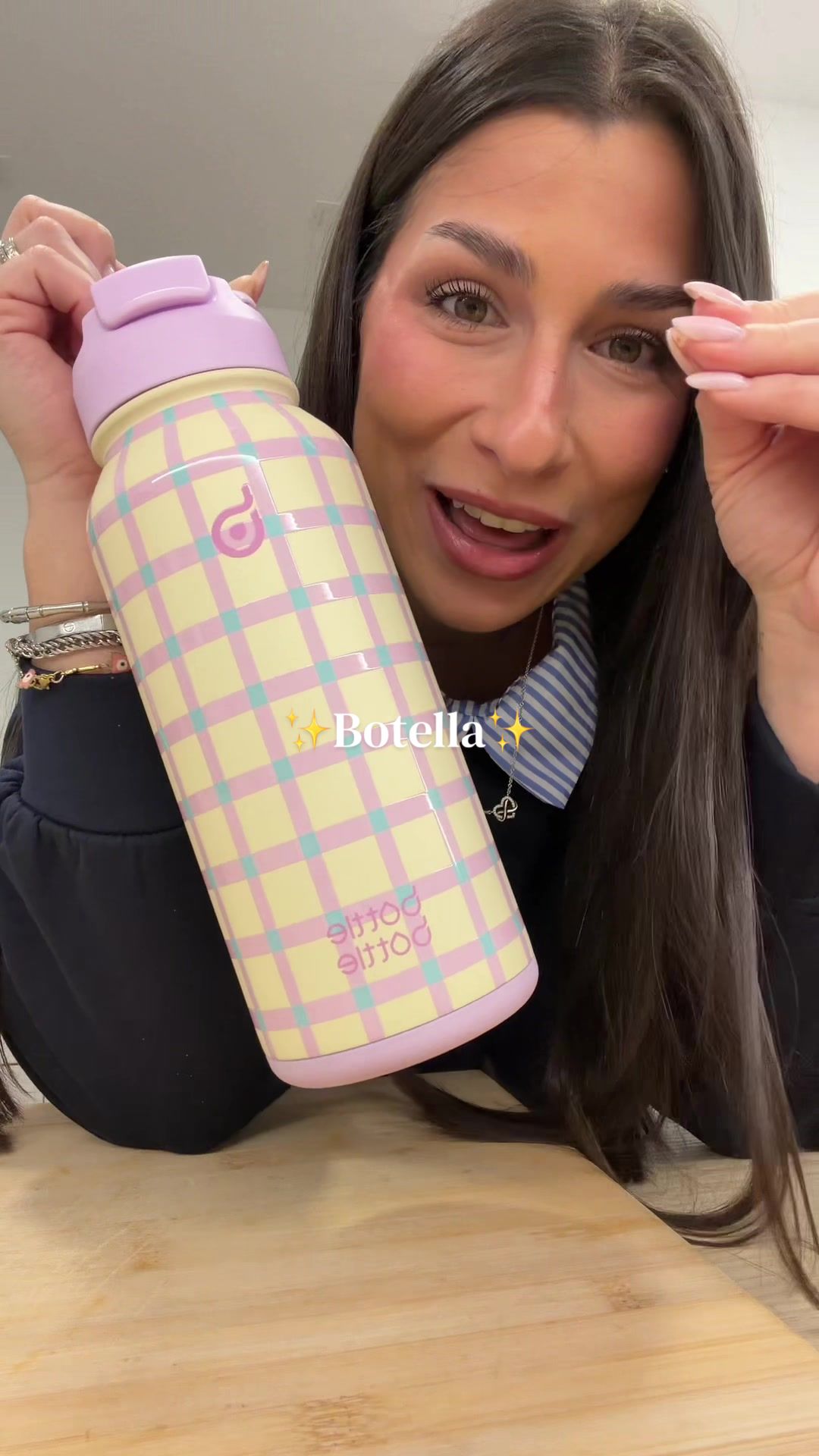 TikTok post by @tifanigonzalezp for BOTTLE BOTTLE. Caption reads: ✨Botella✨ @BOTTLEBOTTLE US.