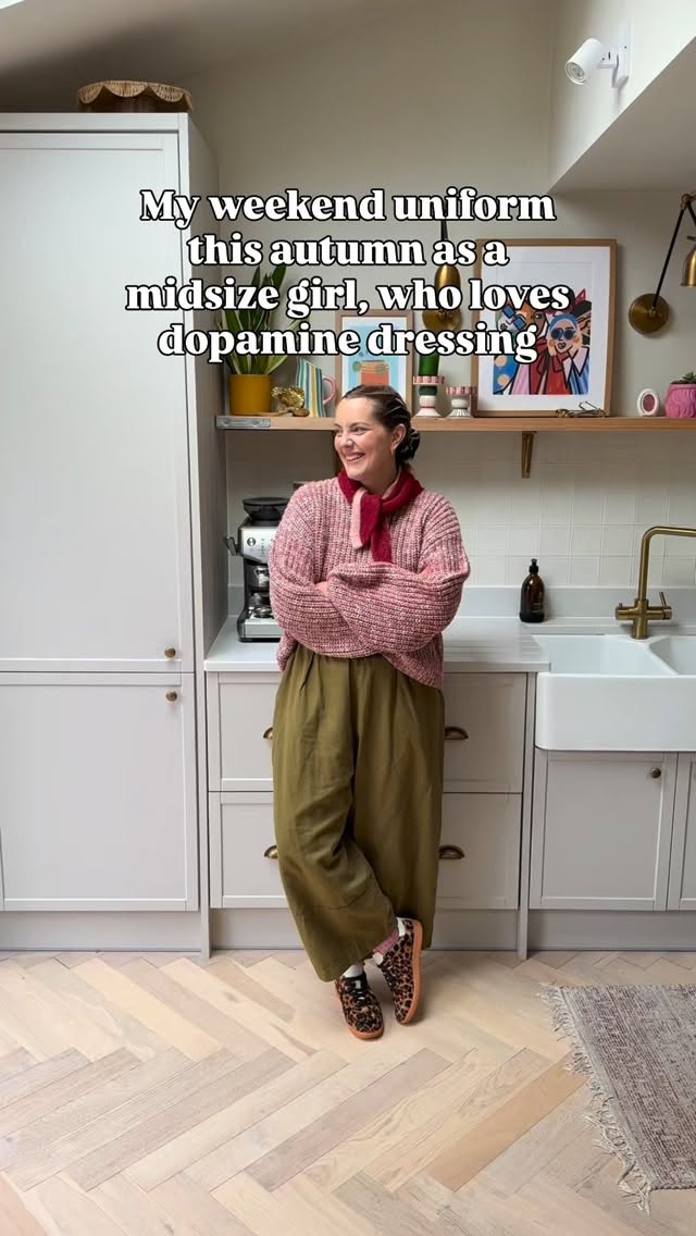 Instagram post by @leannedopaminedressing for Deichmann. Caption reads: Weekends are for the most comfortable outfits when....