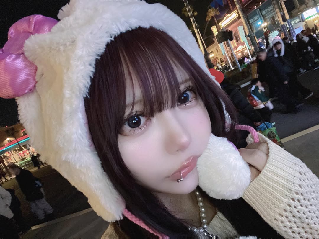 Instagram post by @mayuki_x_x for lenssis jp. Caption reads: =^・◦・🎀^=

カラコンは@lenssis.jp のノイグレーჱ̒^ ̳ ̫....