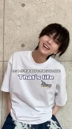 Instagram post by @rinsta_xd for Thats Life. Caption reads: ヘアセットがうまくできない日は
とりあえずキャップでごまかすよね🧢

今回はTシャツのバックプリン....