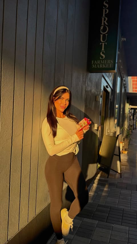 Instagram post by @racheljoyfit for Advanced Nutrition by Zahler. Caption reads: Holiday season = Fun… but BUSY 😅 So I’m stocking....