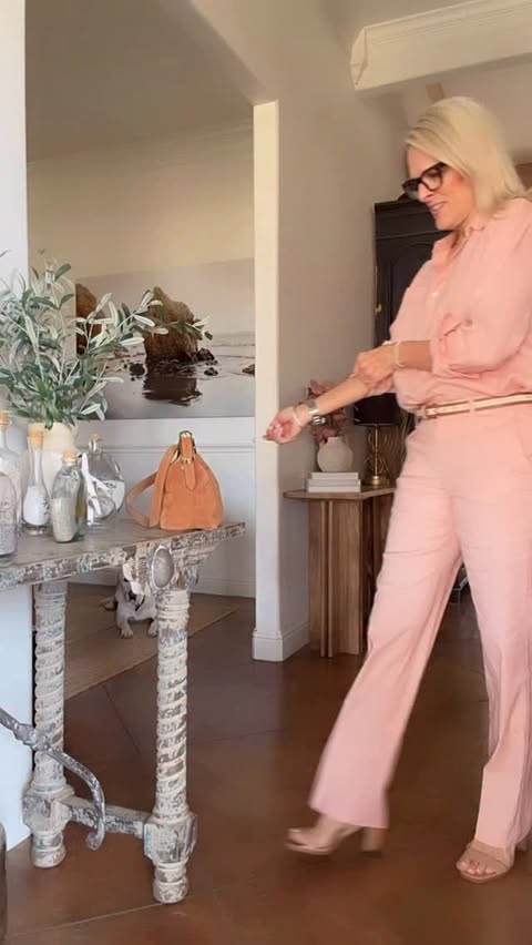 Instagram post by @_cindyswanson_ for J.Jill. Caption reads: #ad #jjillstyle * Comfortable & polished…on repeat....