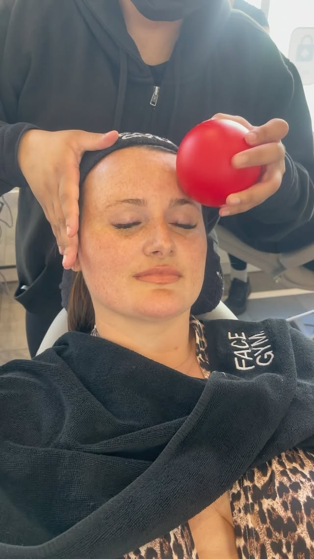 Instagram post by @f4yer for FACEGYM. Caption reads: [...] single muscle in my face is aching! @facegym....