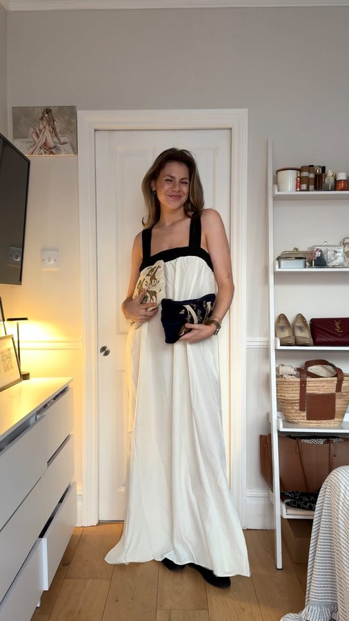 Instagram post by @saff_michaelis for Elizabeth Scarlett. Caption reads: [...] & Supper edition).🦒🦓🌞

Ad- The....