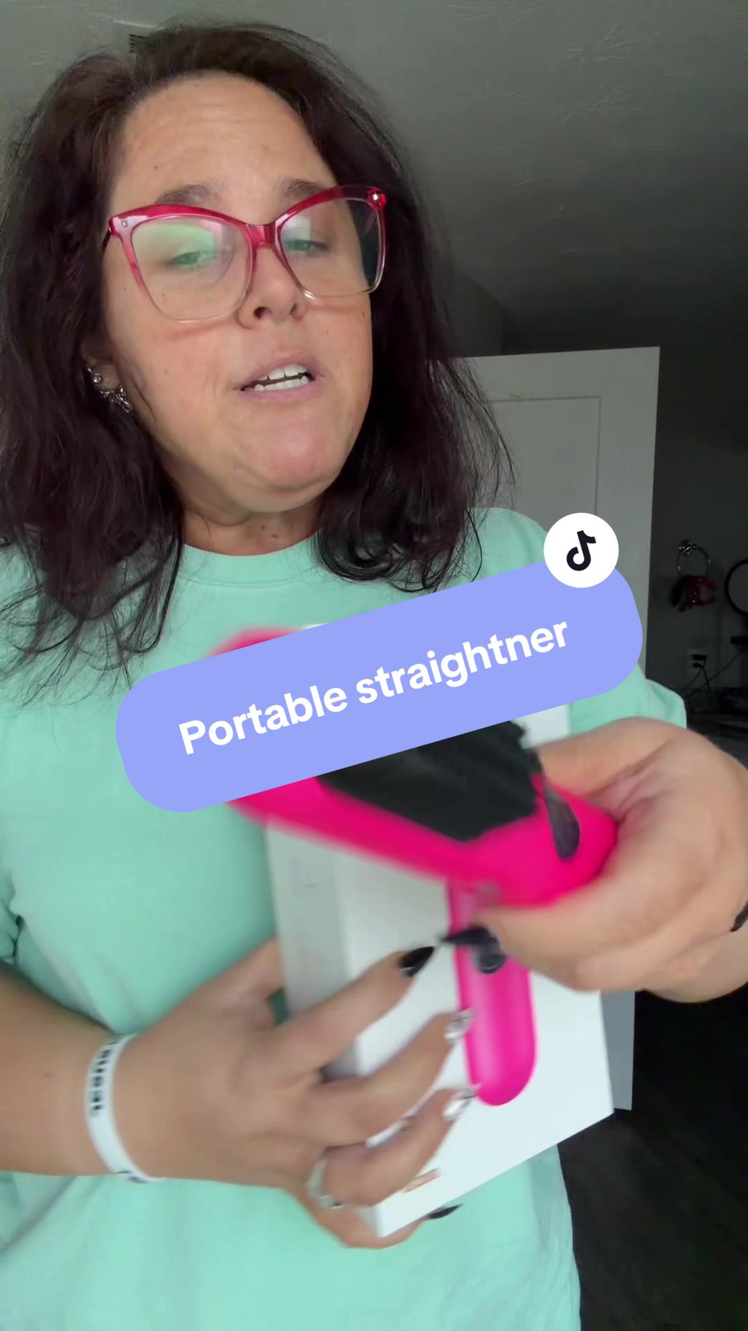 TikTok post by @its_a_patten for Fanttik. Caption reads: @Fanttik #straighthair .