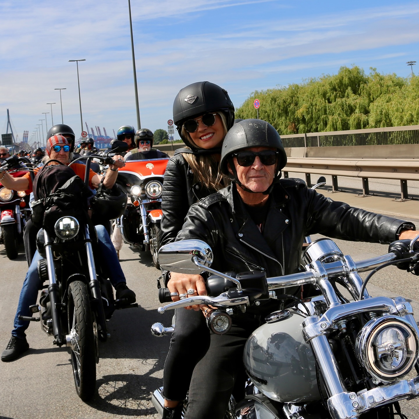 Instagram post by @rike_raeubertochter for Harley-Davidson. Caption reads: Liebe Freunde,
was für ein unglaubliches Erlebnis,....