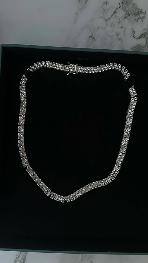 Instagram post by @leightonca for Aurate New York. Caption reads: Thank you @auratenewyork 🤍 Such a beautiful....