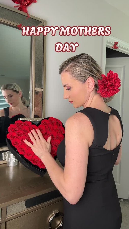 Instagram post by @dileks_journal for Rose Forever. Caption reads: [...] box — this luxurious bouquet from....