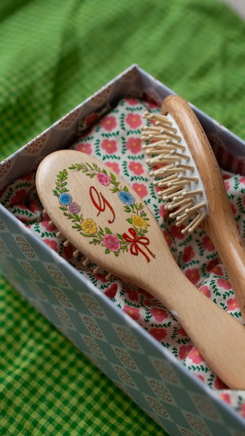 Instagram post by @johanakrasinski_ for xTool. Caption reads: [...] love how these come out. 🥹♥️
Used the Xtool....