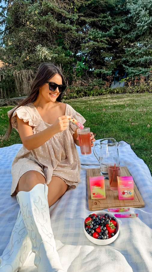 Instagram post by @k.neeekola for EVERYDAZE. Caption reads: #AD You all know I love all things healthy. And....