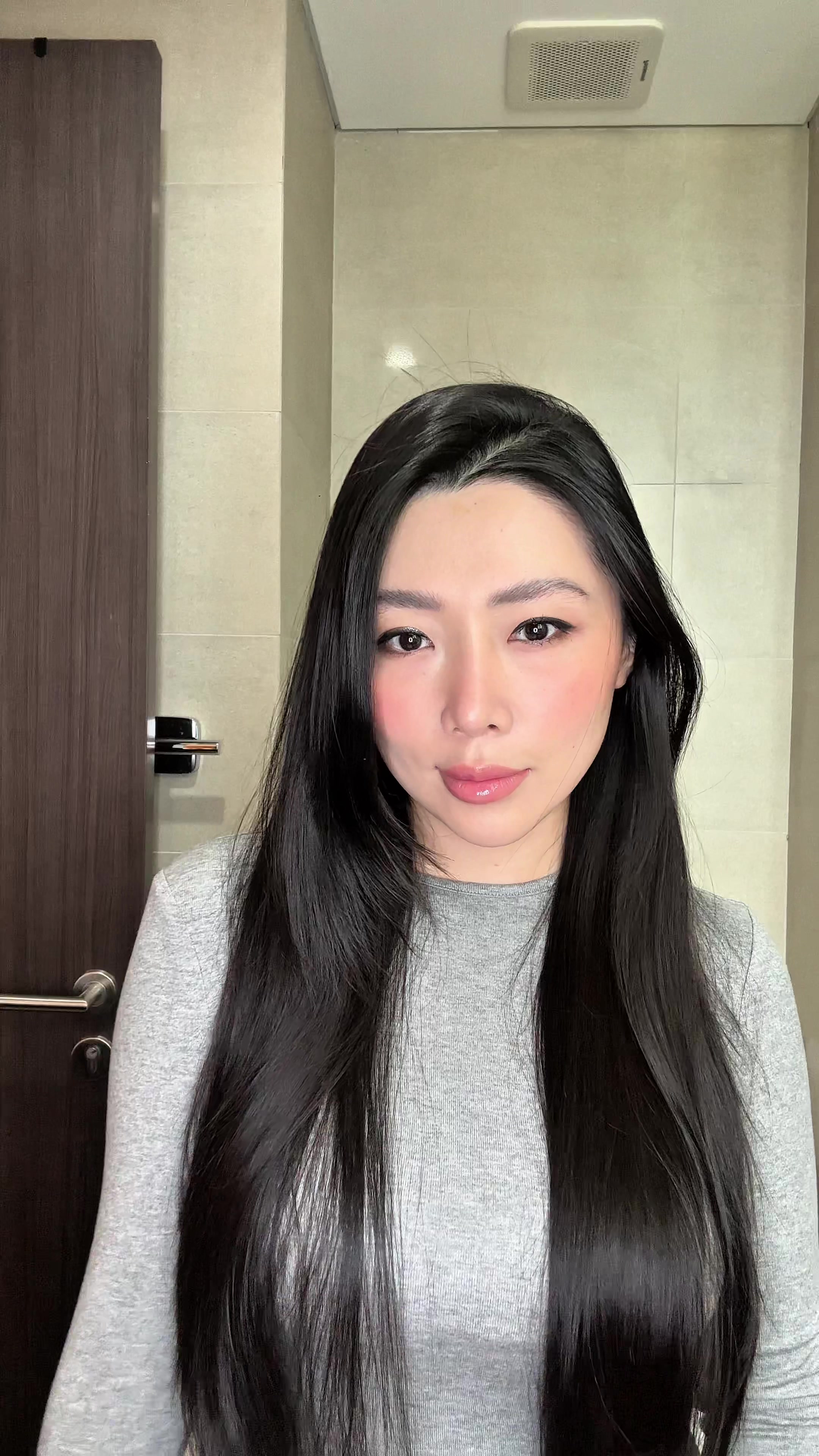 TikTok post by @pcliinh for Carslan. Caption reads: @JUNGSAEMMOOL @fwee_makeup_vn @Flower Knows Makeup....