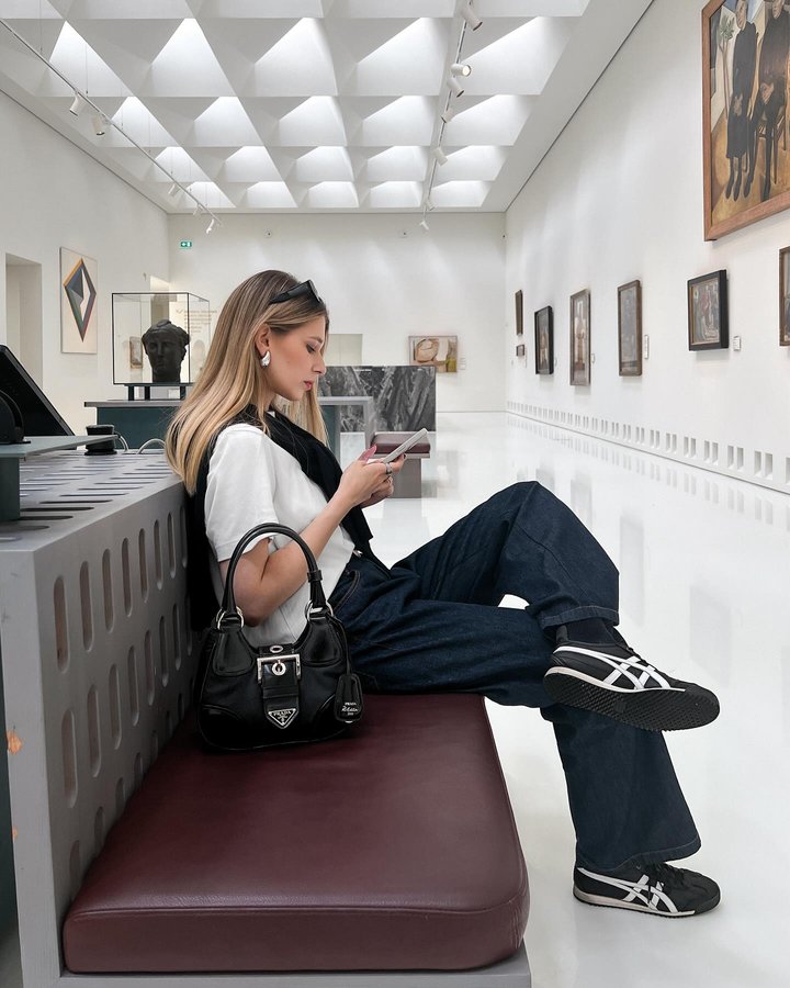 Instagram post by @cvseev for Onitsuka Tiger. Caption reads: museum day⁣
⁣
⁣
⁣
⁣
⁣
#darkwash #rawdemim....