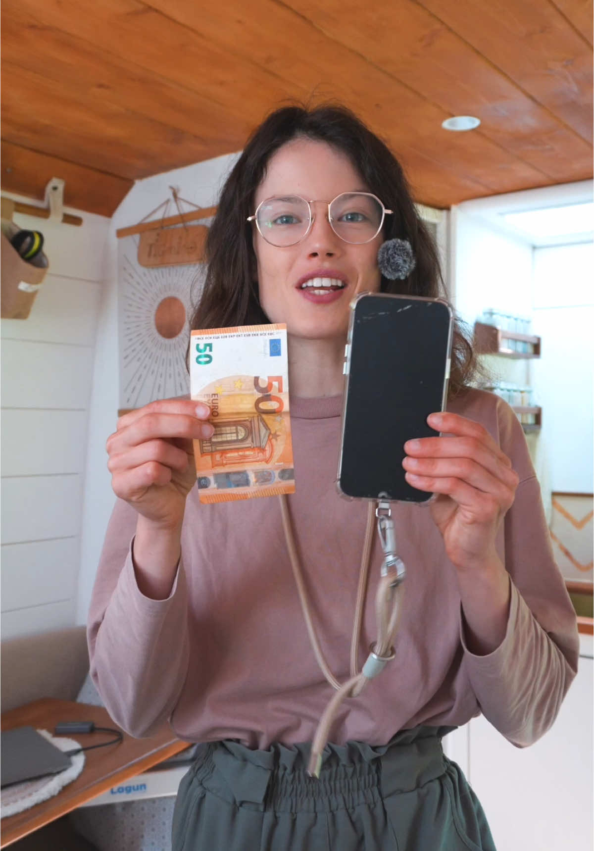TikTok post by @fitclaire for Skyscanner. Caption reads: Je te lance un défi : va sur @Skyscanner Fr*,....