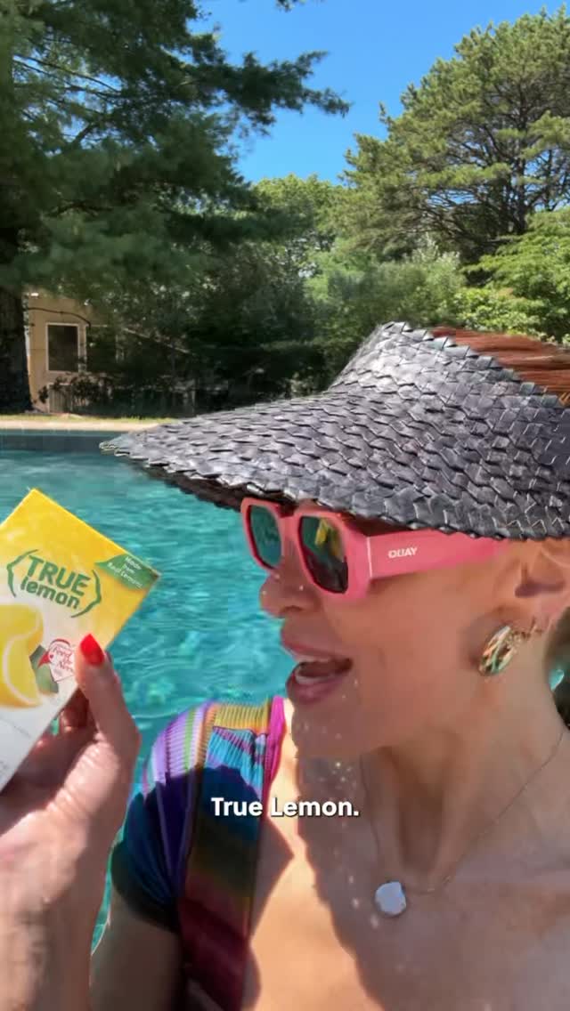 Instagram post by @jessking for True Lemon. Caption reads: Just trying to make a @truelemon mocktail to cool....