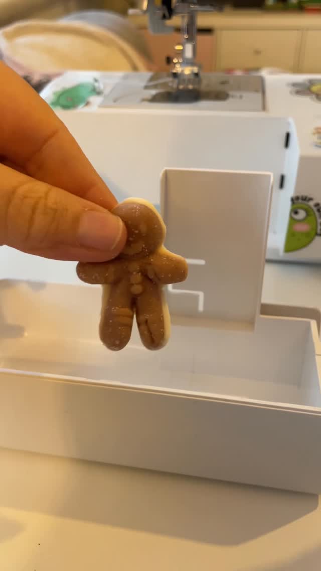 Instagram post by @eleven_bebe for SoSweet. Caption reads: Hiding my @sosweetshopuk from Nia 😅🎄.