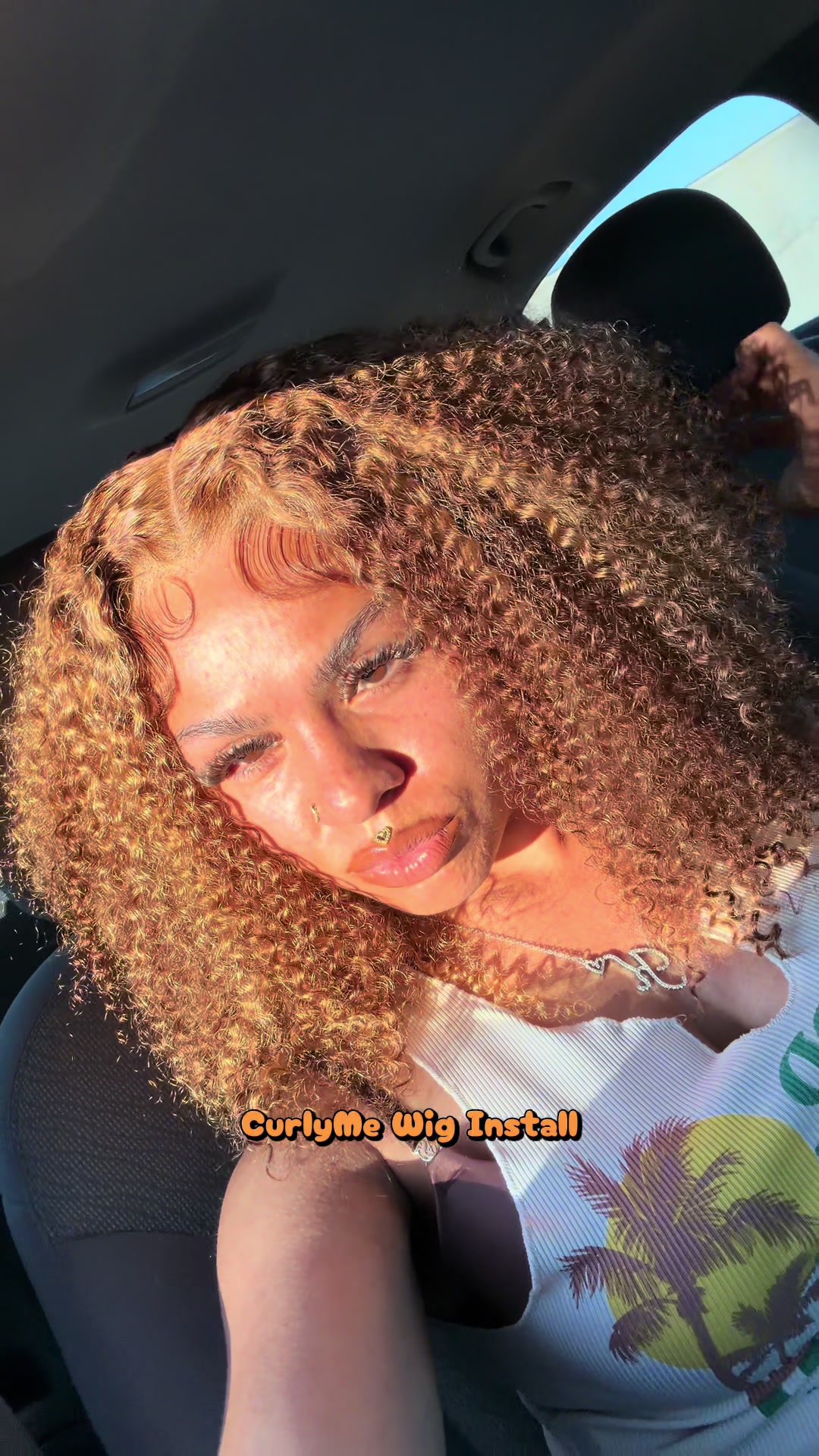 TikTok post by an influencer for Curlyme. Caption reads: [...] 😍😍 #kinkycurly wig from @CurlyMe Hair 🛍️....