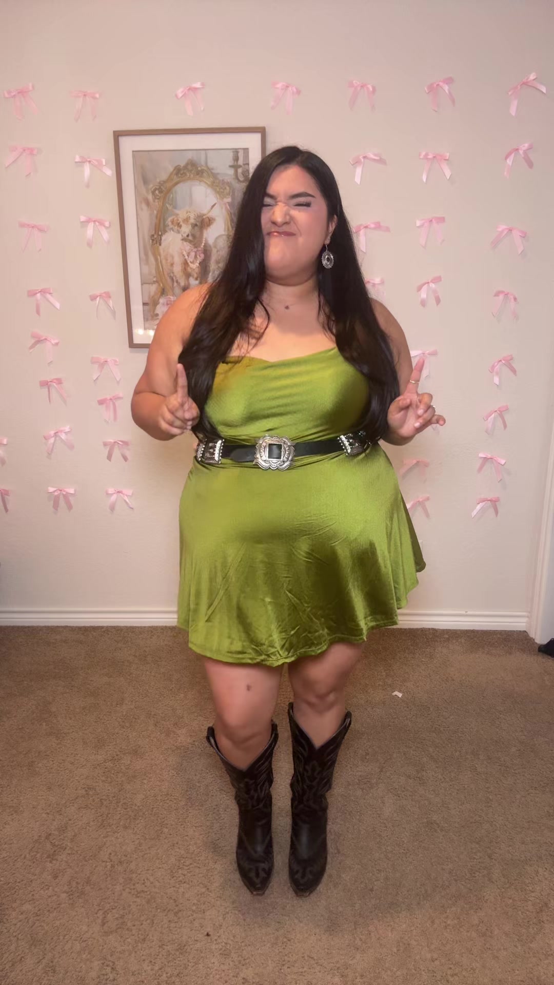 TikTok post by @lovely.lupitaa for Popilush. Caption reads: this built-in shapewear really has me feeling....