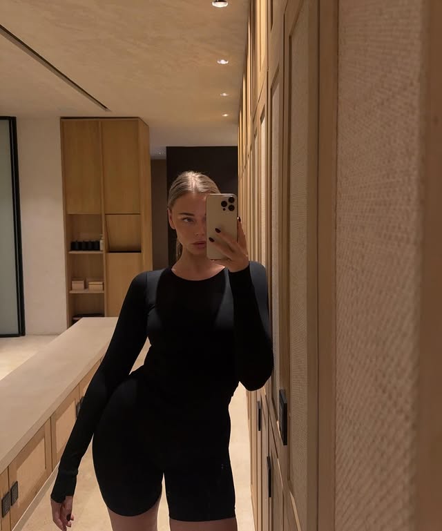 Instagram post by @vivianhoorn for Adanola. Caption reads: [...] full of the new seamless collection of....