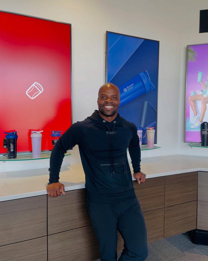 Instagram post by @akwasifrimpong86 for BlenderBottle. Caption reads: Officially signed with @blenderbottle! 🤝 

I am....