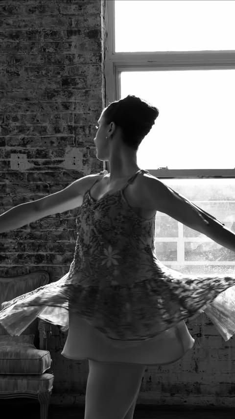 Instagram post by @tarabellardini for Nuuly. Caption reads: [...] shot on @sony #sonyalphafemale 
•
styling:....