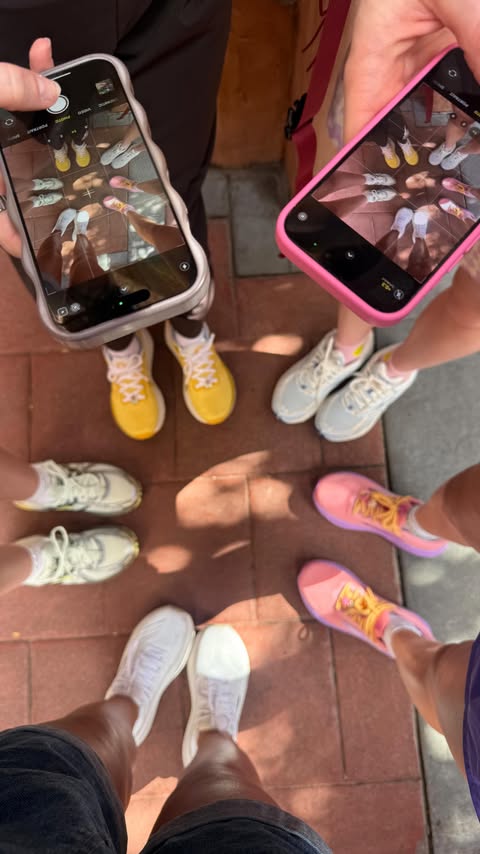 Instagram post by @samanthamacintyrexo for Brooks Running. Caption reads: [...] running the 10k with @rundisney and....