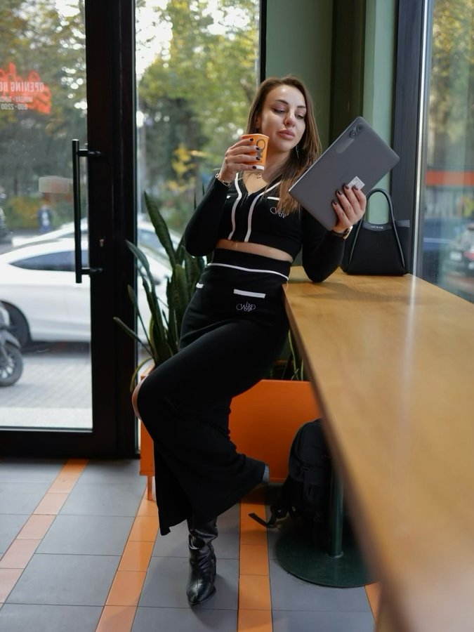 Instagram post by @dinnna________ for Wiskii Active. Caption reads: #instadaily Sunny🌞 #work Vibes💫 #photography....