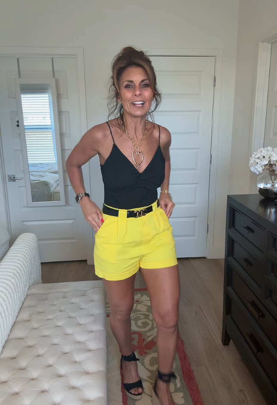 TikTok post by @maryschrank for Leonisa. Caption reads: [...] #chicme @chicme.us #yozy @YOZY #leonisa....