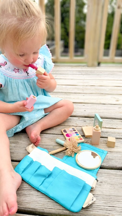 Instagram post by @dunnfamilyfun for PlanToys. Caption reads: [...] to life when she is playing with her....