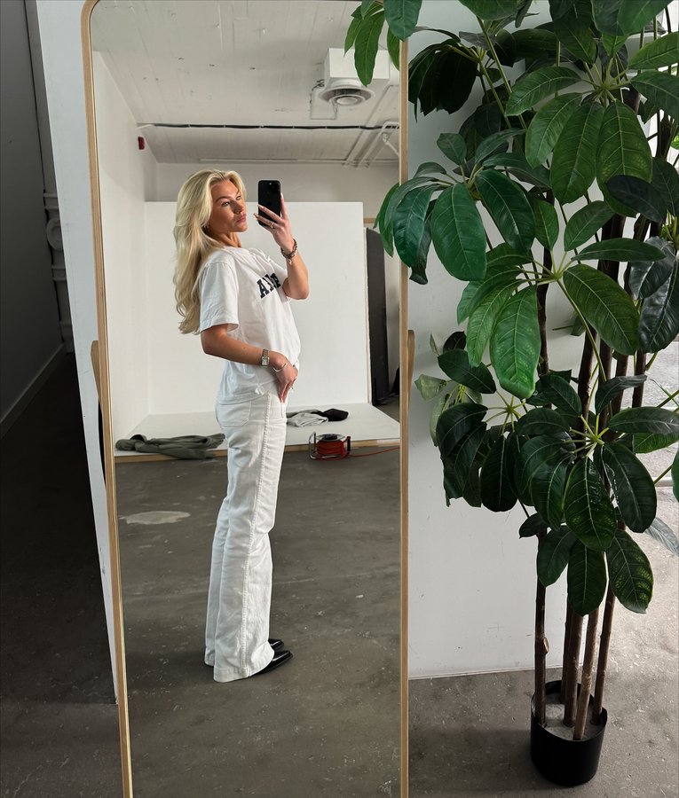 Instagram post by @anefarstad for Caspara Sports. Caption reads: [...] creating something truly special 🎨✨....