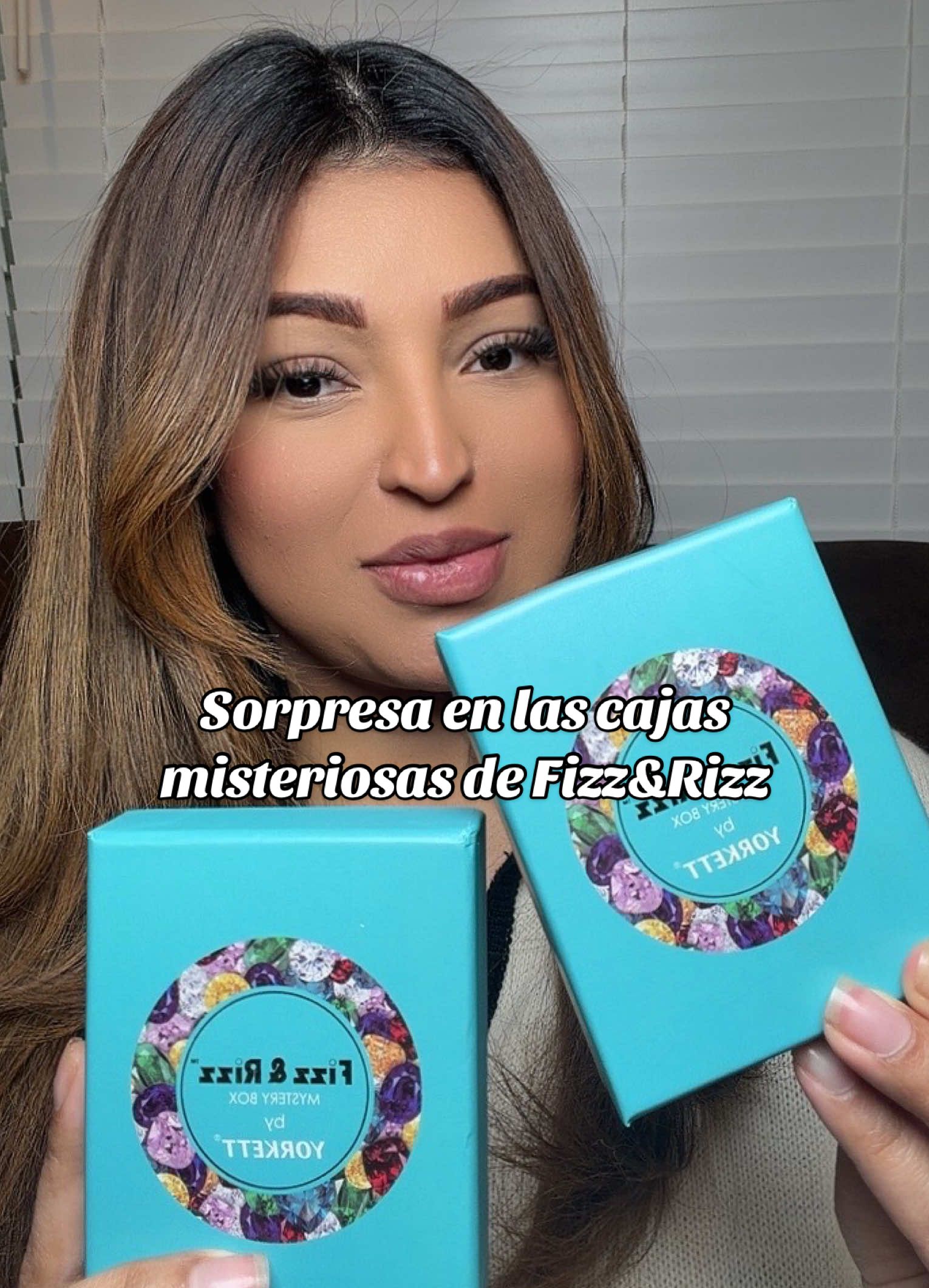 TikTok post by @diber.f for Fizzandrizz. Caption reads: Caja misteriosa de joyas Fizz&Rizz! @FizzandRizz....