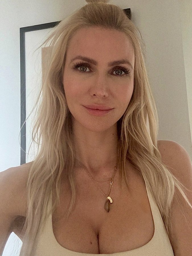Instagram post by @vibekelentz for Exercere. Caption reads: // Self Love and deep breathing🧘‍♀️🛁☀️🧖‍♀️....