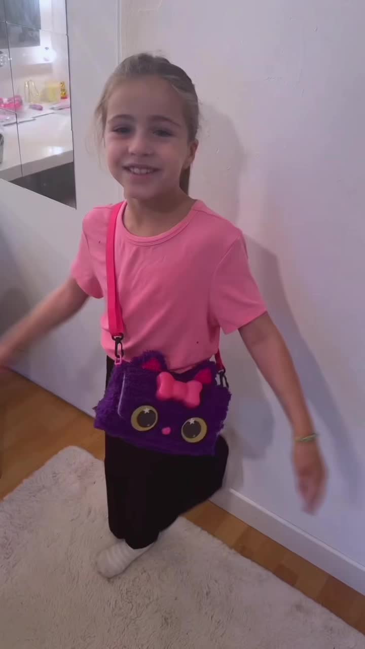 TikTok post by @viketsoso for VTECH. Caption reads: [...] 👜💜  Mon sac Magic Fashion on adooore....