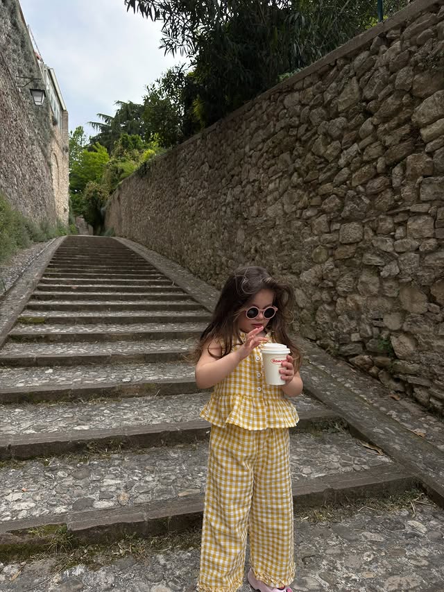 Instagram post by @lediasef_ for MiniOlie. Caption reads: girly ootd 🌼🌞 @miniolie_clb @minioliemarketing....