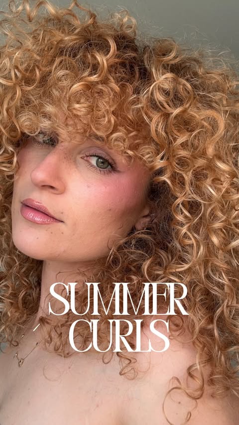 Instagram post by @ringlet.riss for CURLSMITH. Caption reads: [...] to give me that soft fluffy look, the....