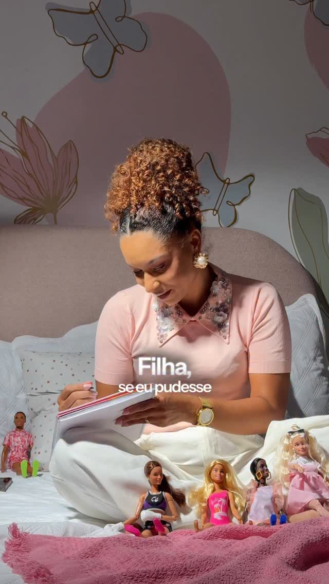Instagram post by @jessicafidelix for Barbie. Caption reads: Com tantos estilos, cores e histórias, Barbie....