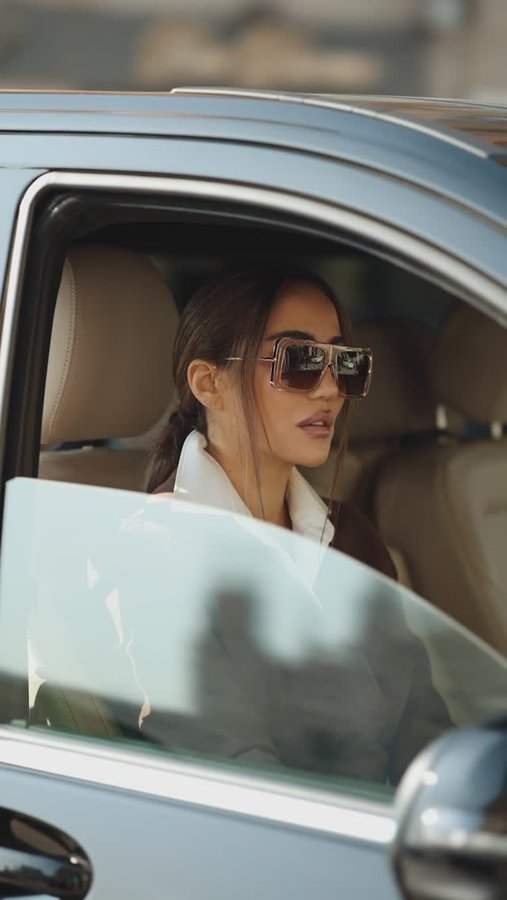 Instagram post by @tamara for Marcolin. Caption reads: [...] excuse for these @maxmara sunglasses....