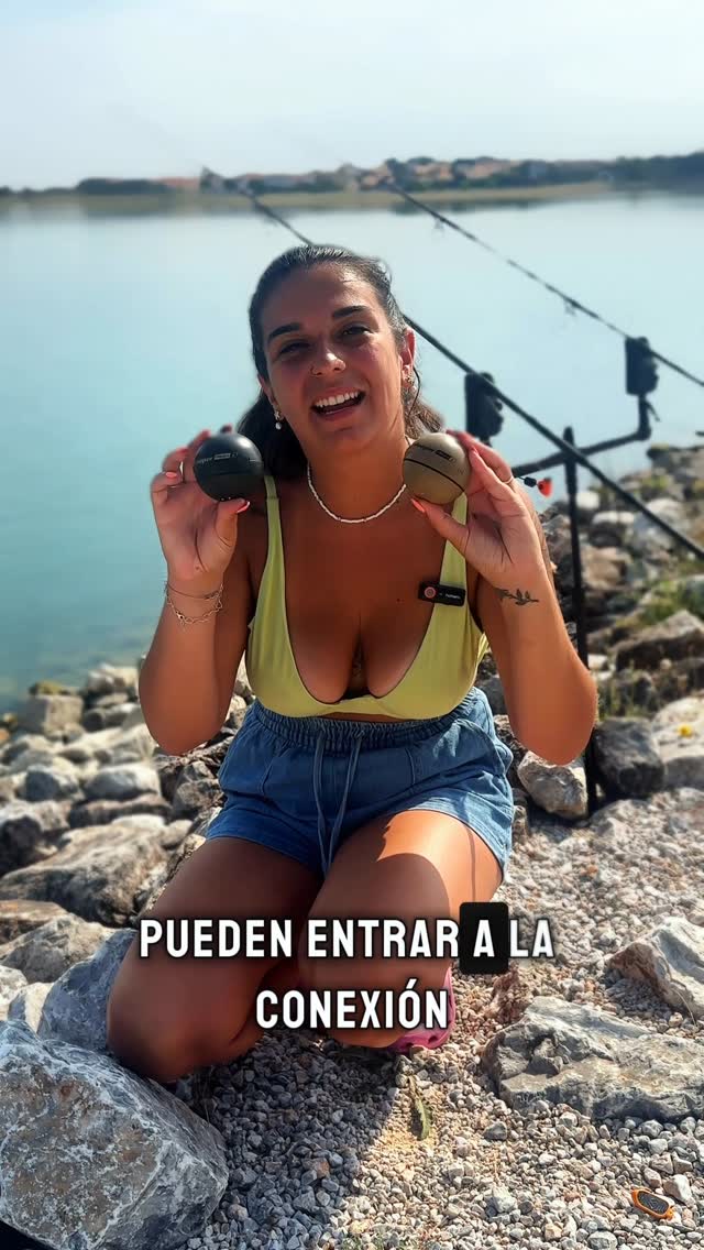 Instagram post by @carpfishingirl for Deepersonar. Caption reads: And which @deeper do you stay with? 🔥🔥

#fishing....