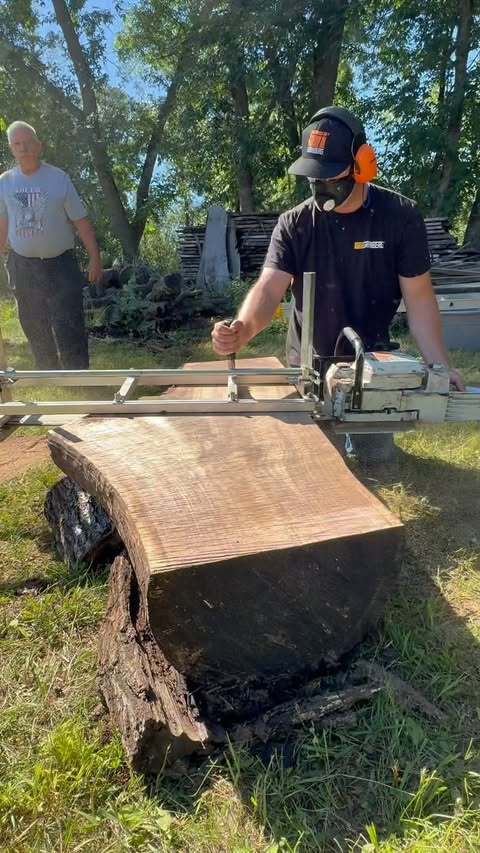 Instagram post by @foxridgeslabs for RZ Mask. Caption reads: [...] Gotta protect your lungs! Check out....