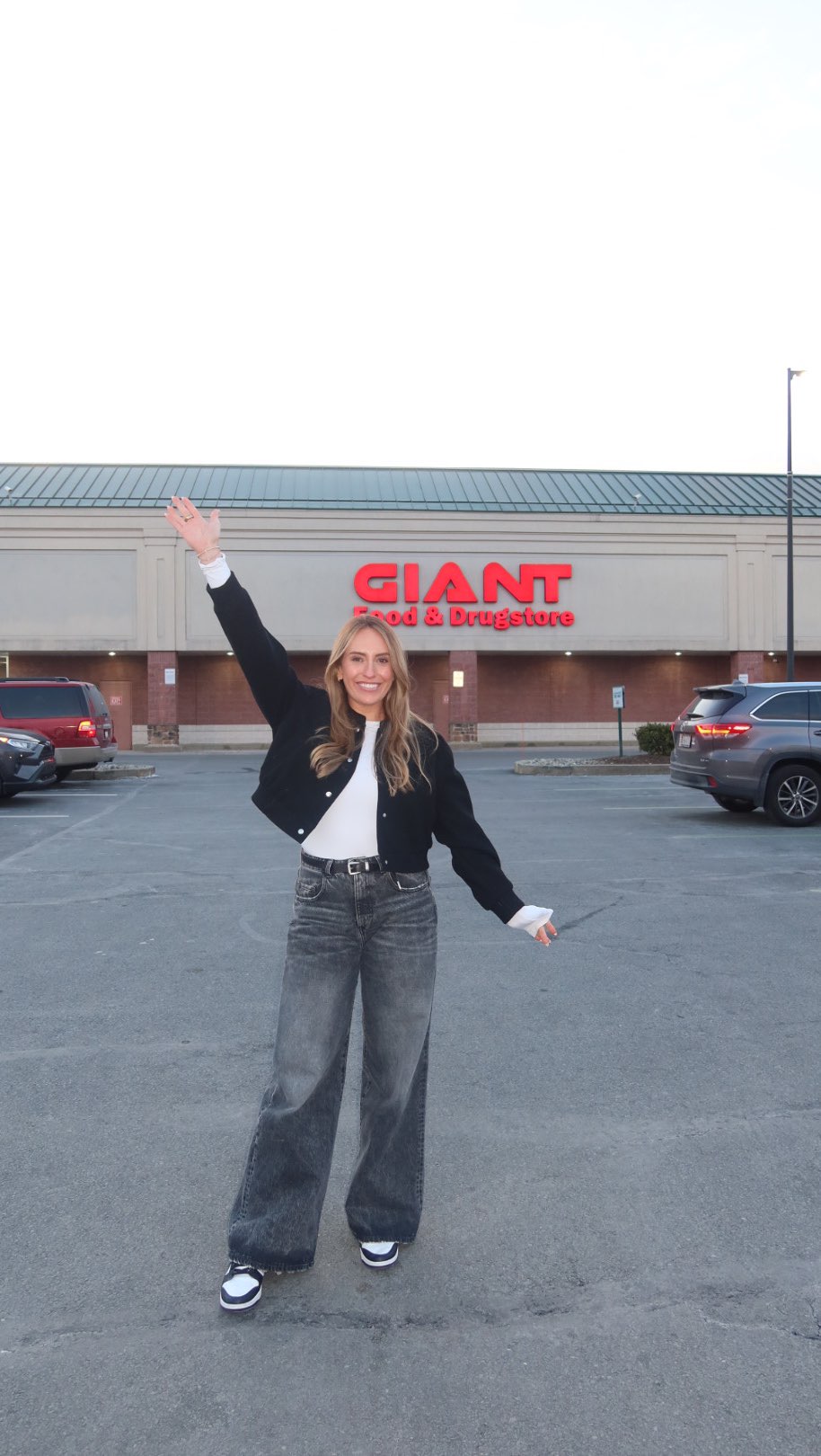 Instagram post by @brookie_dickerson for Giant Food. Caption reads: Game day gatherings made easy, thanks to @giant.....