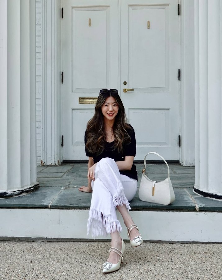 Instagram post by @chanelogy for 7or9. Caption reads: [...] feet) on the most comfortable heels from....